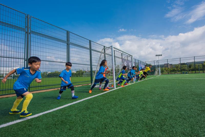 快乐奔跑体育课,暑期足球课