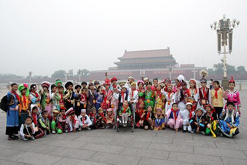 “中华民族”一词是谁提出的？抗日战争时期怎么做到广泛传播的