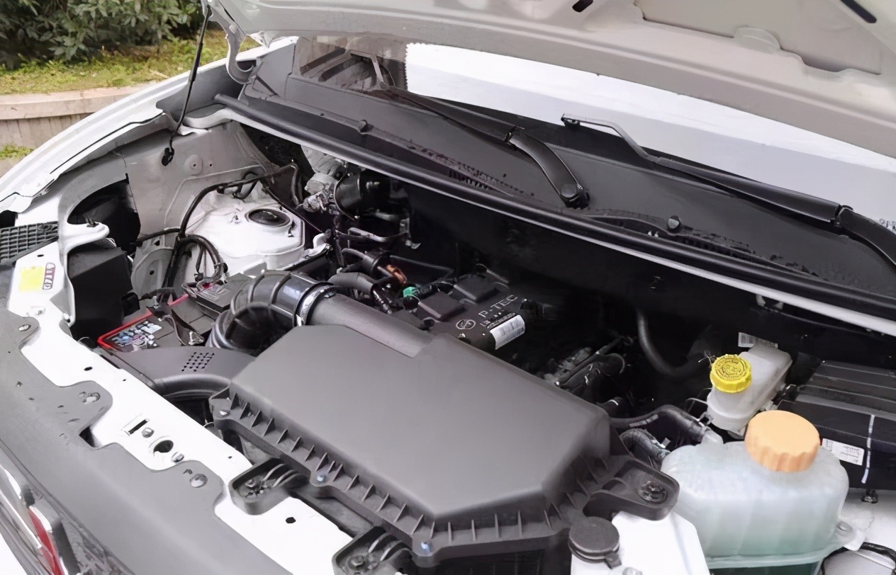 五菱宏光2021款1.5l改款s标准版,五菱宏光s新款车1.5l省油吗