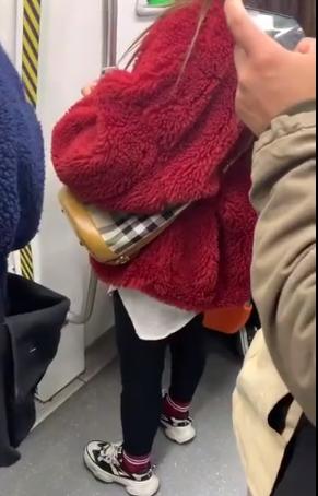 韩国ins羽绒服,韩国冬季街头羽绒服穿搭