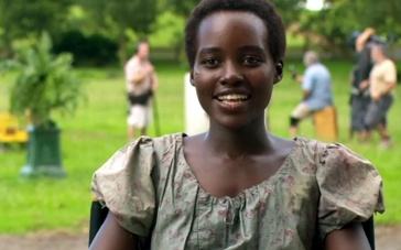 *奴女**已经沦为生育工具，生下了奴隶主的混血儿