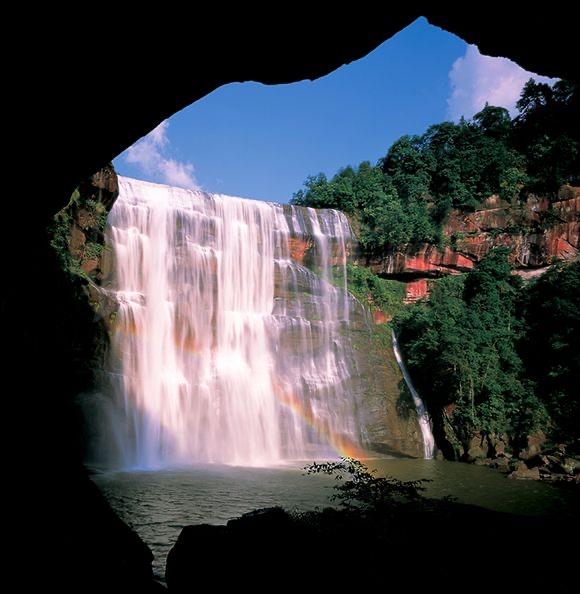 遵义赤水丹霞瀑布比黄果树更大的瀑布，尽然很多游客不知道这里