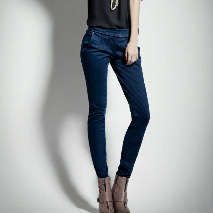 女生怎样穿衣服算保守,女生怎么穿衣服才好看