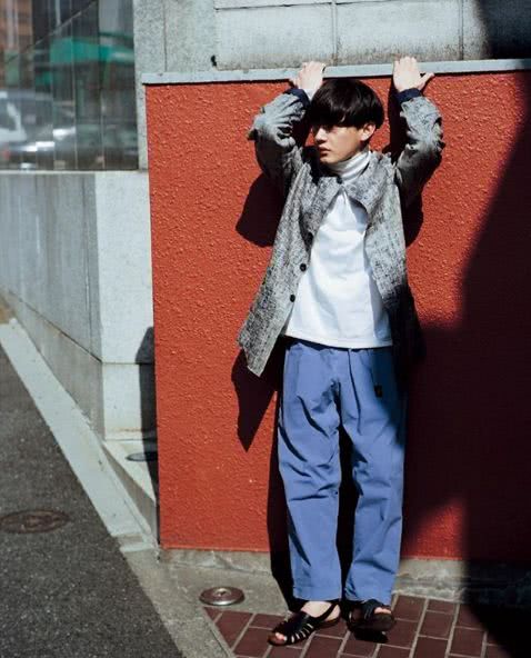 窦靖童自拍中被众人“求链接”的健身衣，到底是什么牌子的？