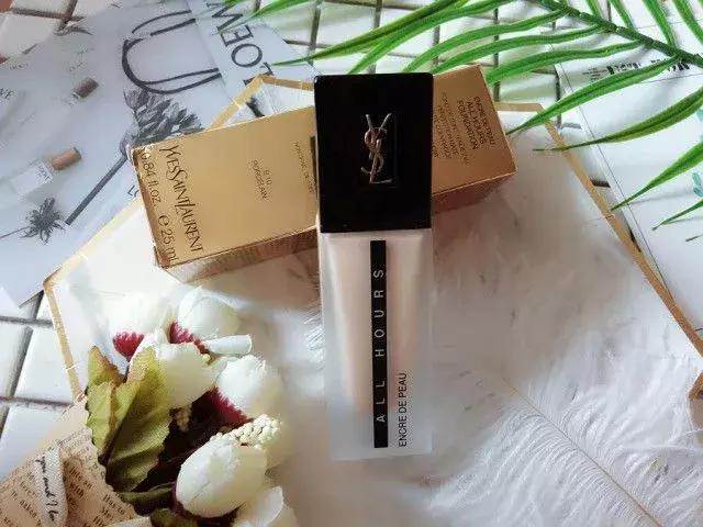 用了粉底液感觉脸颜色还是红红的,用了粉底液皮肤变好了