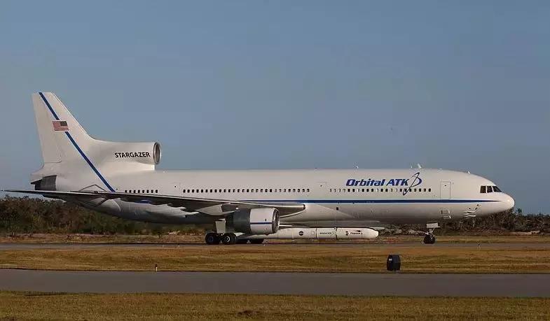 微软研发世界上最大商用飞机,世界最大飞机试飞