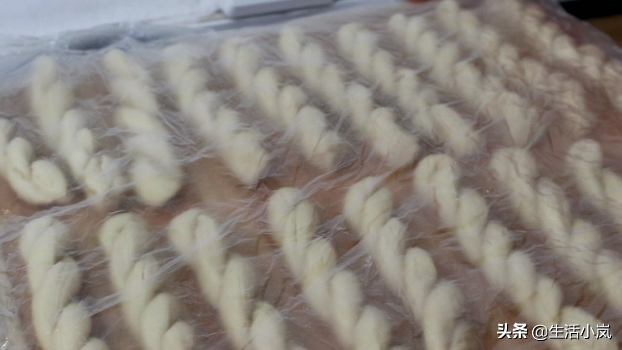 怎么炸软麻花里软外酥,炸出香脆的麻花