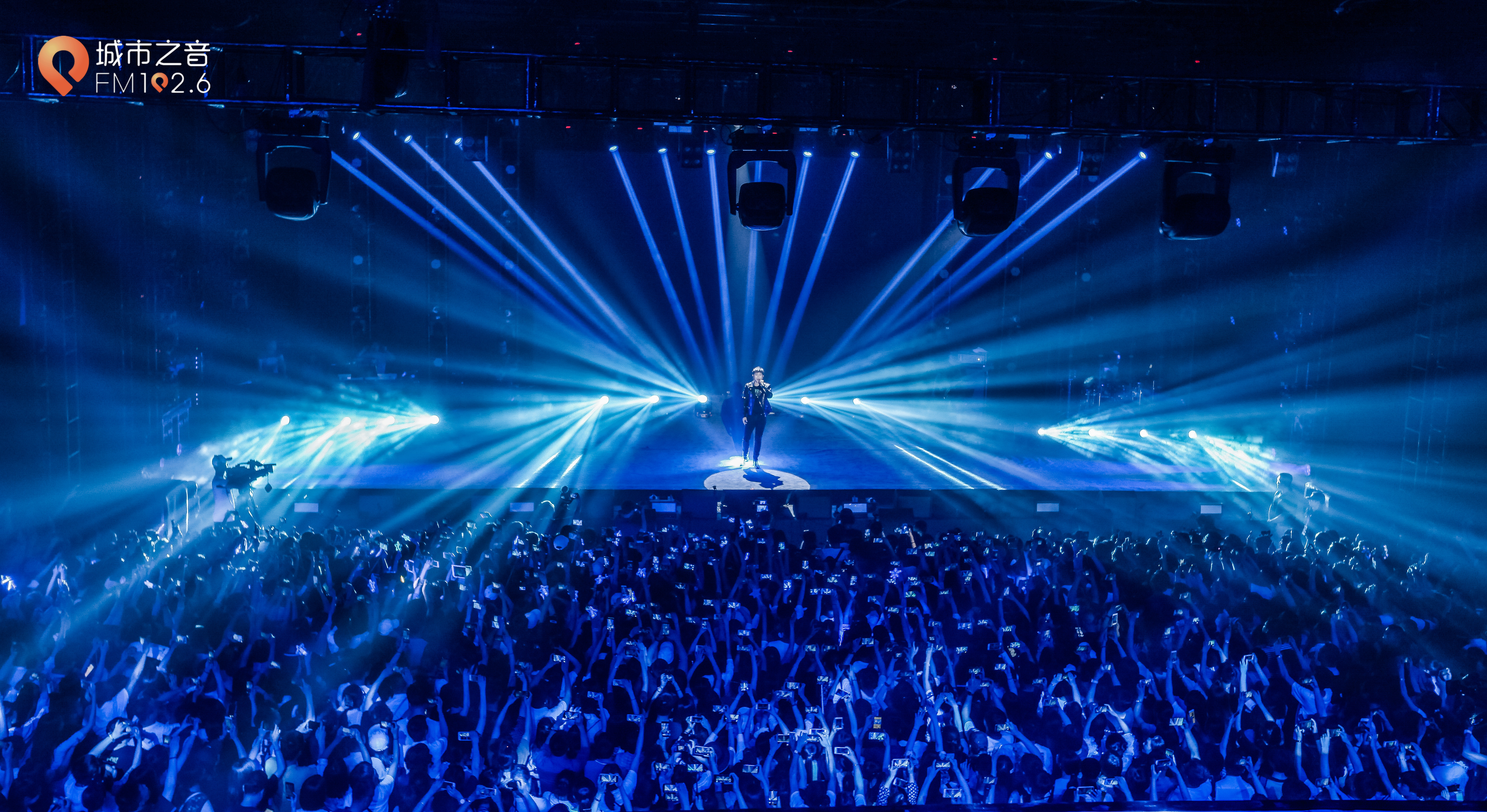 张杰张靓颖双张经典合唱,张杰跟多年的好兄弟一起唱歌