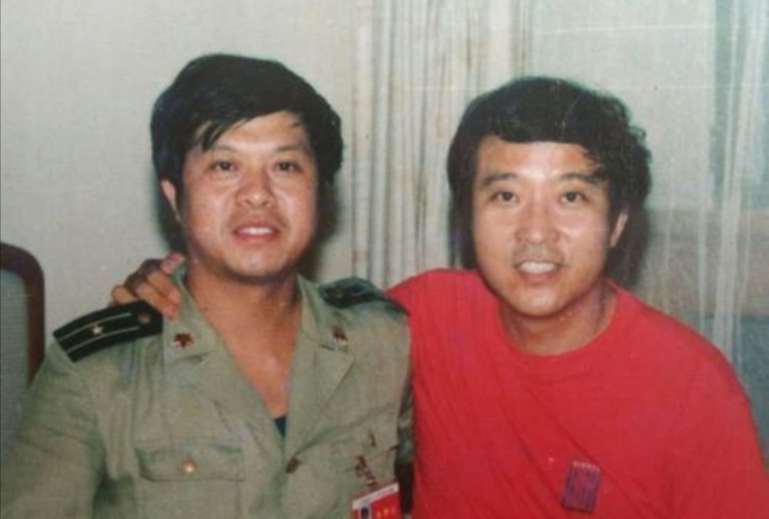 58岁丢官离婚,71岁晚景凄凉,牛群混成这样,冯巩为何不帮帮他?