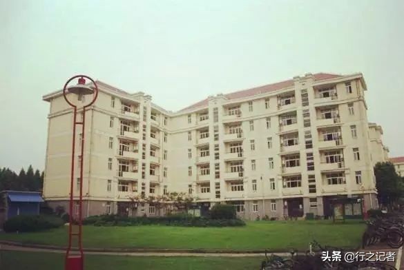 上海大学新闻传播学研究生宿舍环境怎么样？有没有空调、热水器？