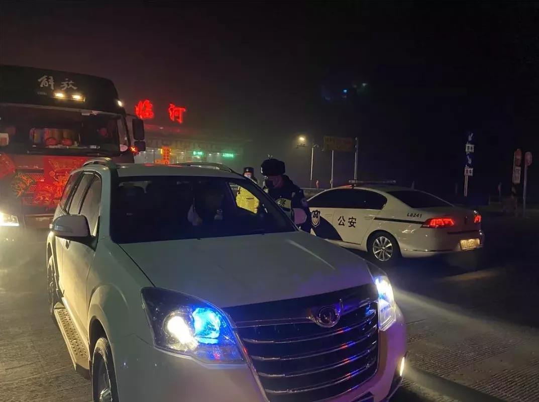 党委和政府在抗击疫情中的作为,防控疫情担当作为方面