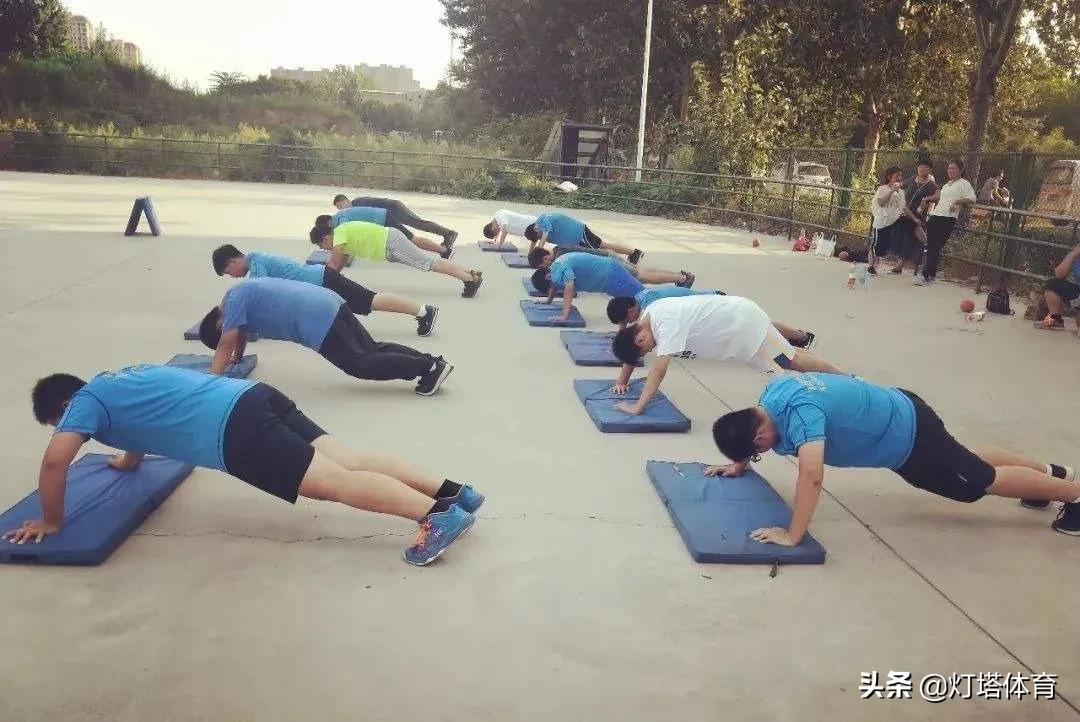 「内附实操性的游戏」体育课堂中仰卧起坐训练方法