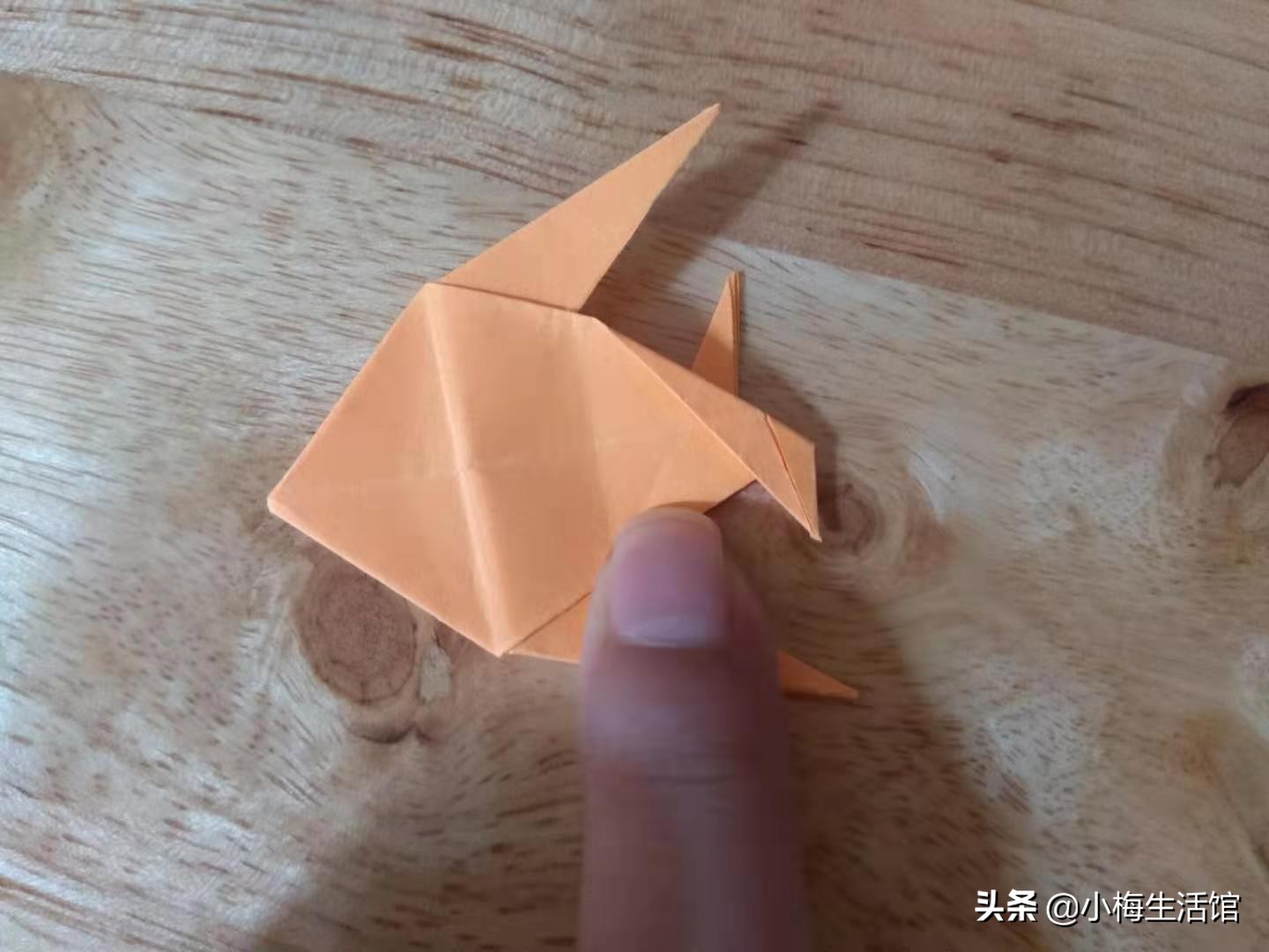 可爱的手工折纸小鱼,折法简单,适合小朋友学的折纸鱼