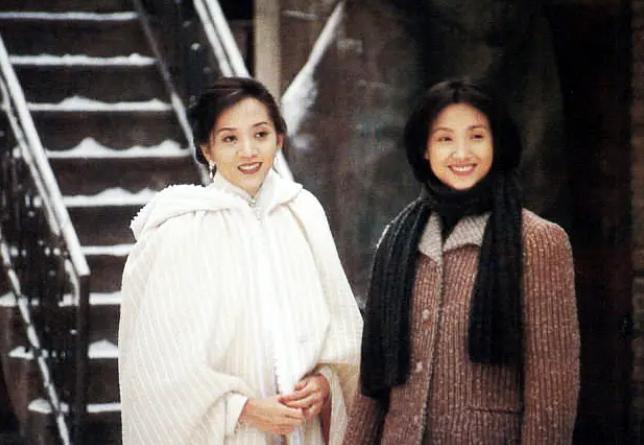 52岁刘嘉玲马尾,刘嘉玲扭胯