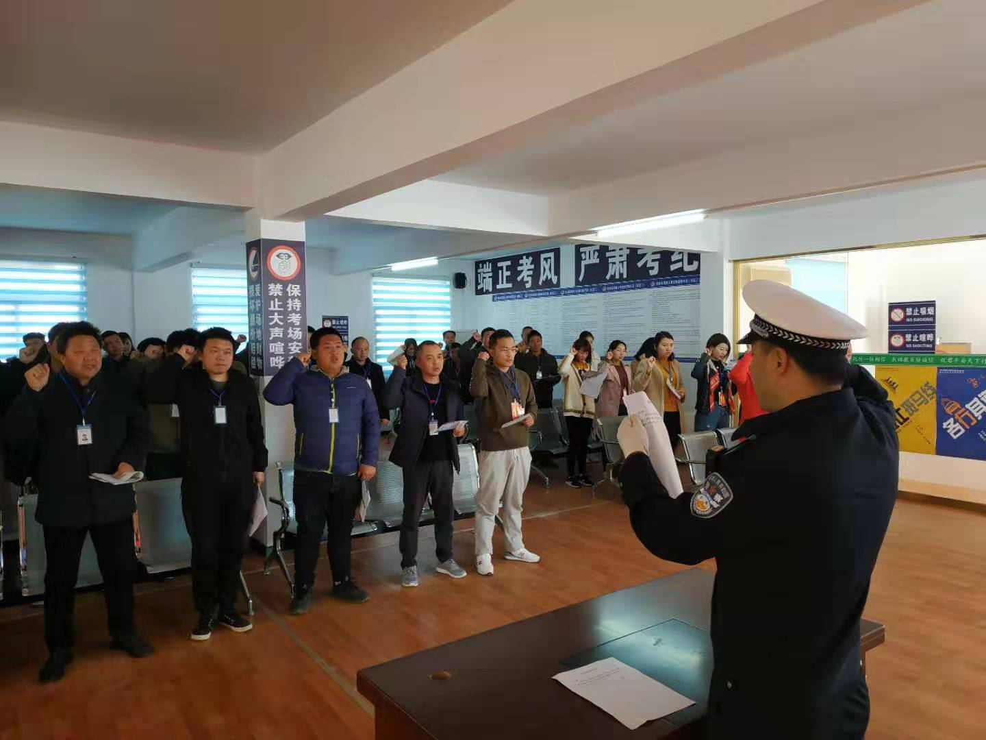 孝昌交警开展交通违法集中整治,交警开展零酒驾进入社区宣传活动