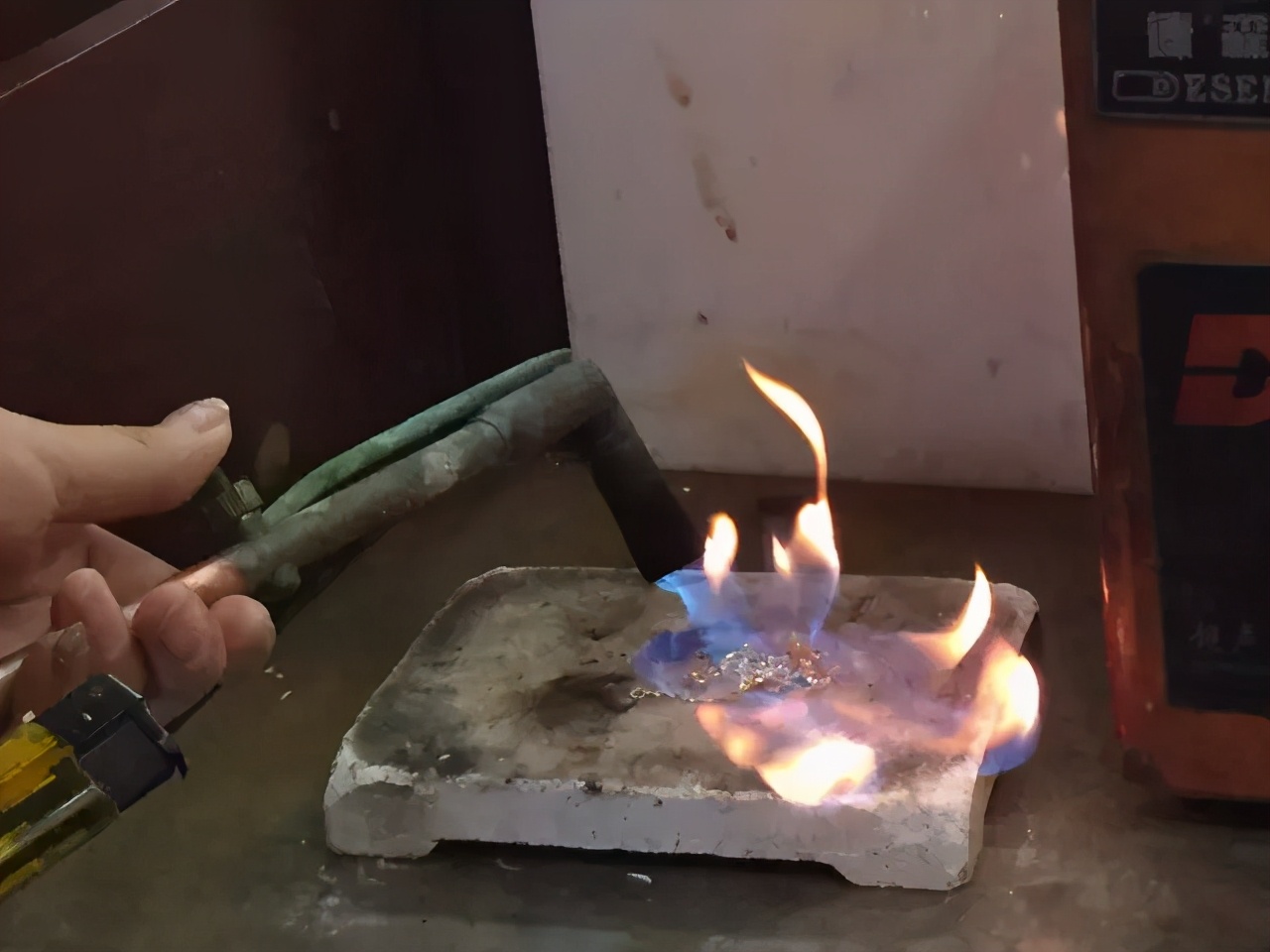 回收黄金要用火烧吗,回收黄金需要把黄金烧碎吗