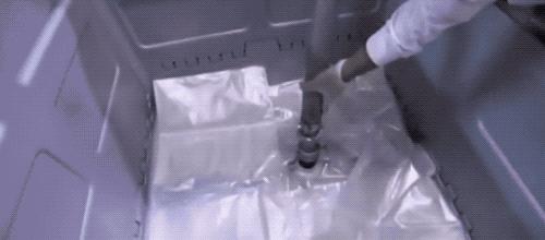 为什么防晒霜放久了有油,防晒霜放太久了沉淀了还能用吗