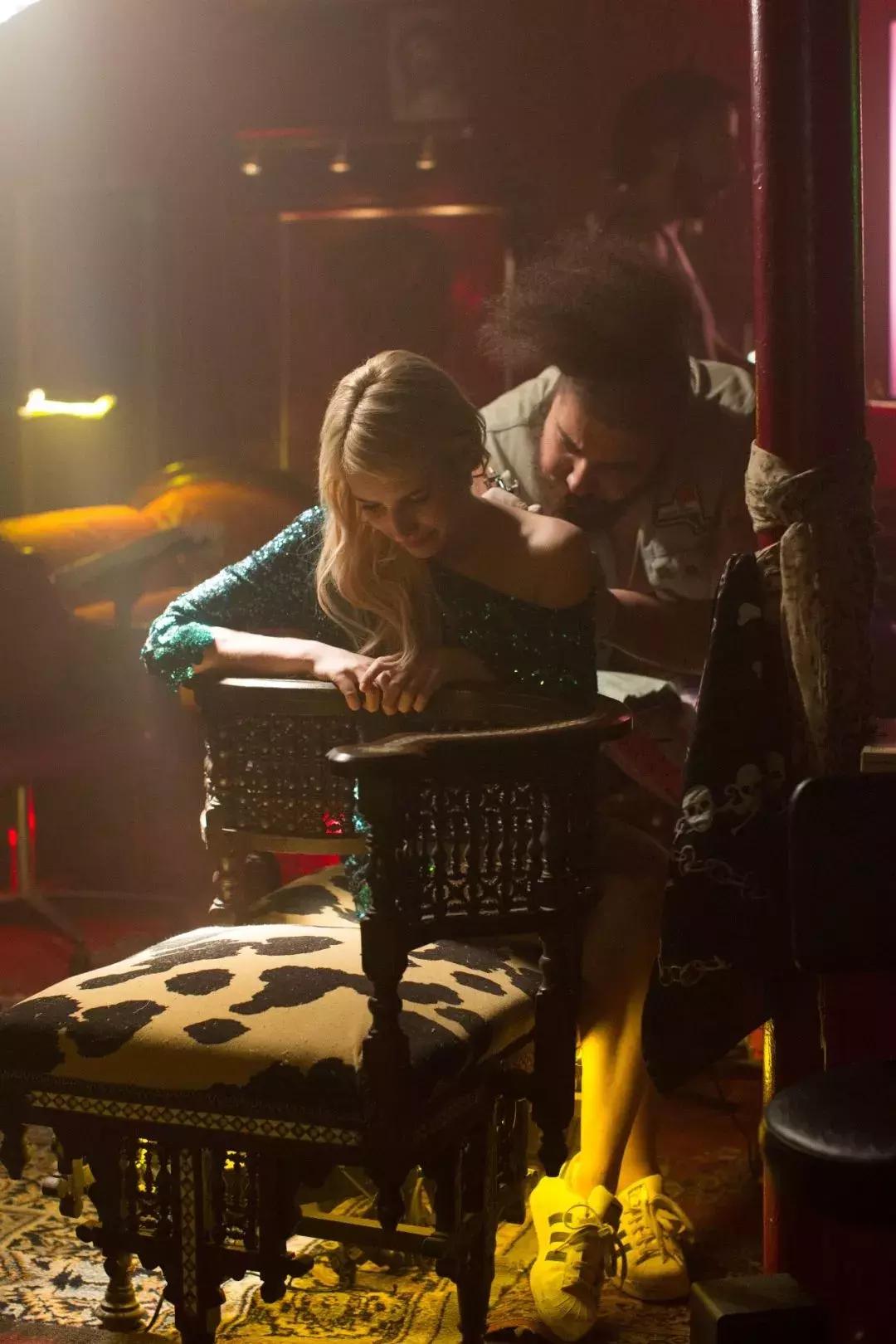 裸奔、蒙眼飙车、卧轨、这电影真刺激！