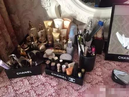 隐藏式梳妆台你见过吗,别人的梳妆台照片