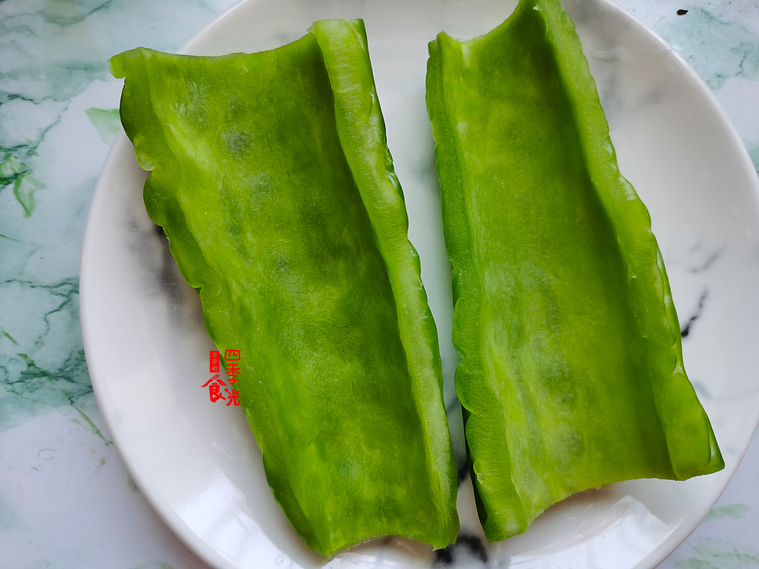 减肥期苦瓜的正确做法,8天狂甩大肚腩苦瓜和绿茶