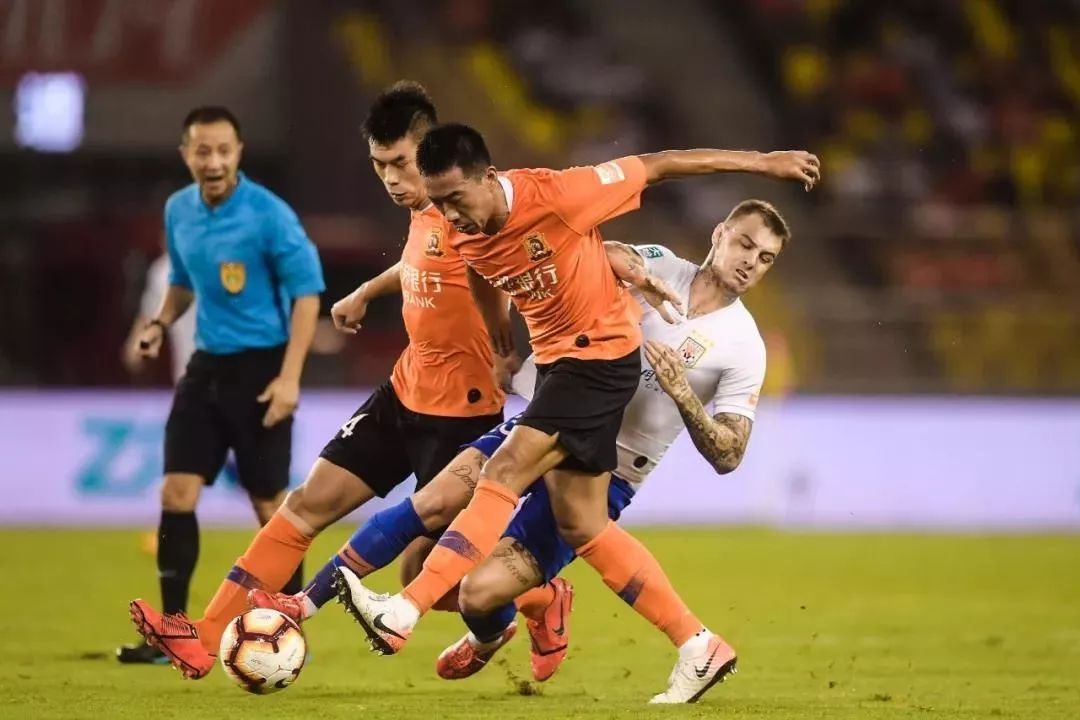 武汉卓尔击败天津权健,武汉卓尔2比1逆转山东鲁能