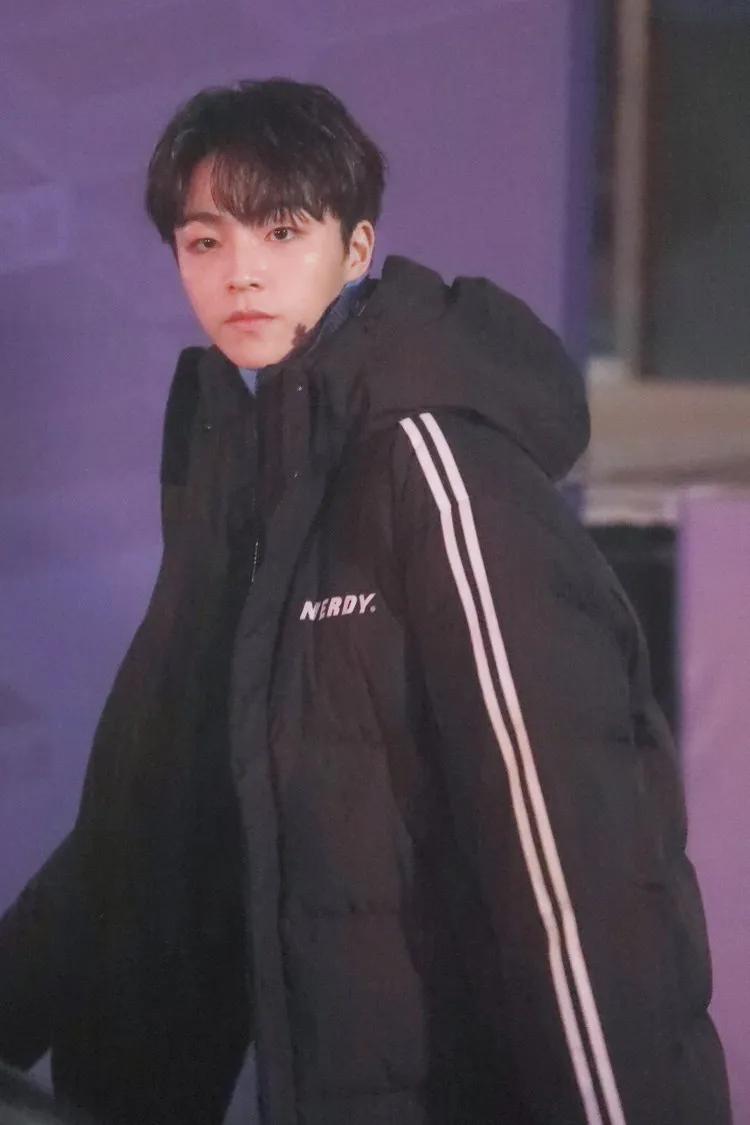 今年流行秋装明星同款,超薄明星同款春装