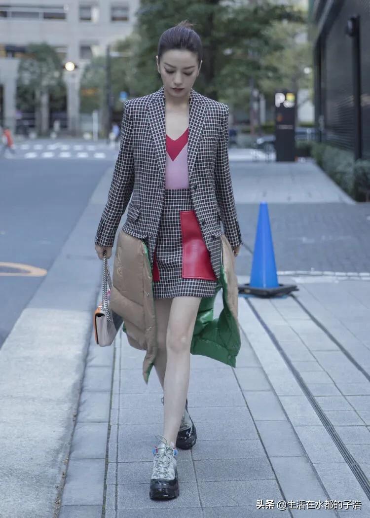 赵薇换脸视频,赵薇以前的发型是什么样子的