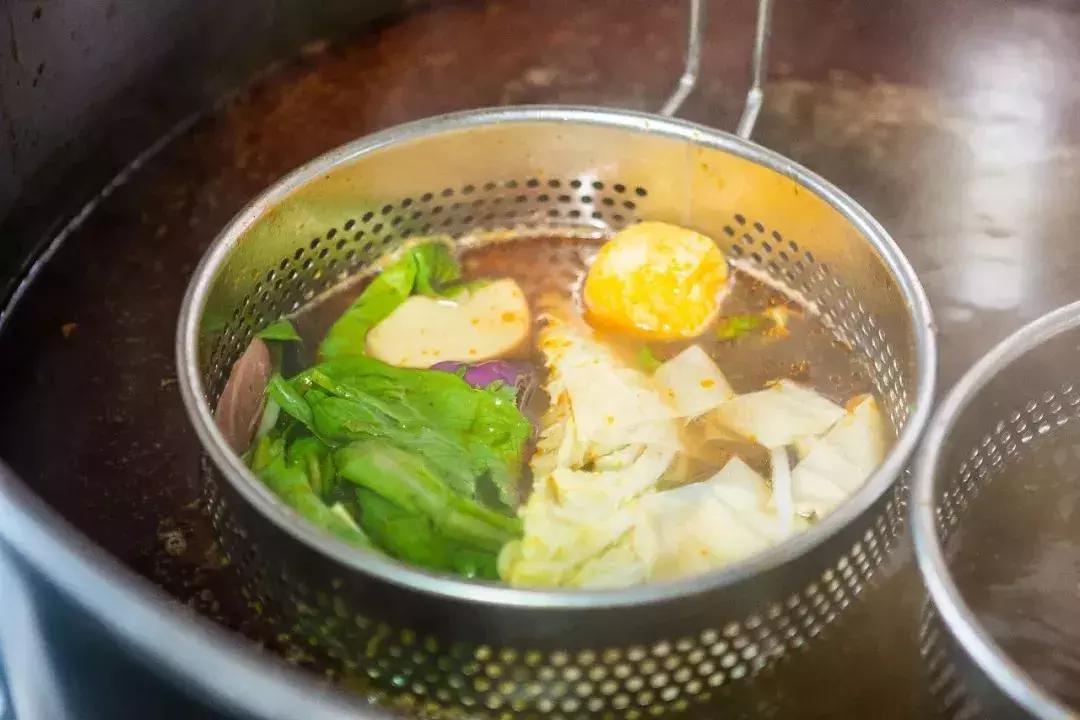 辽宁大姐秘制麻辣拌,东北女孩卖东北麻辣拌