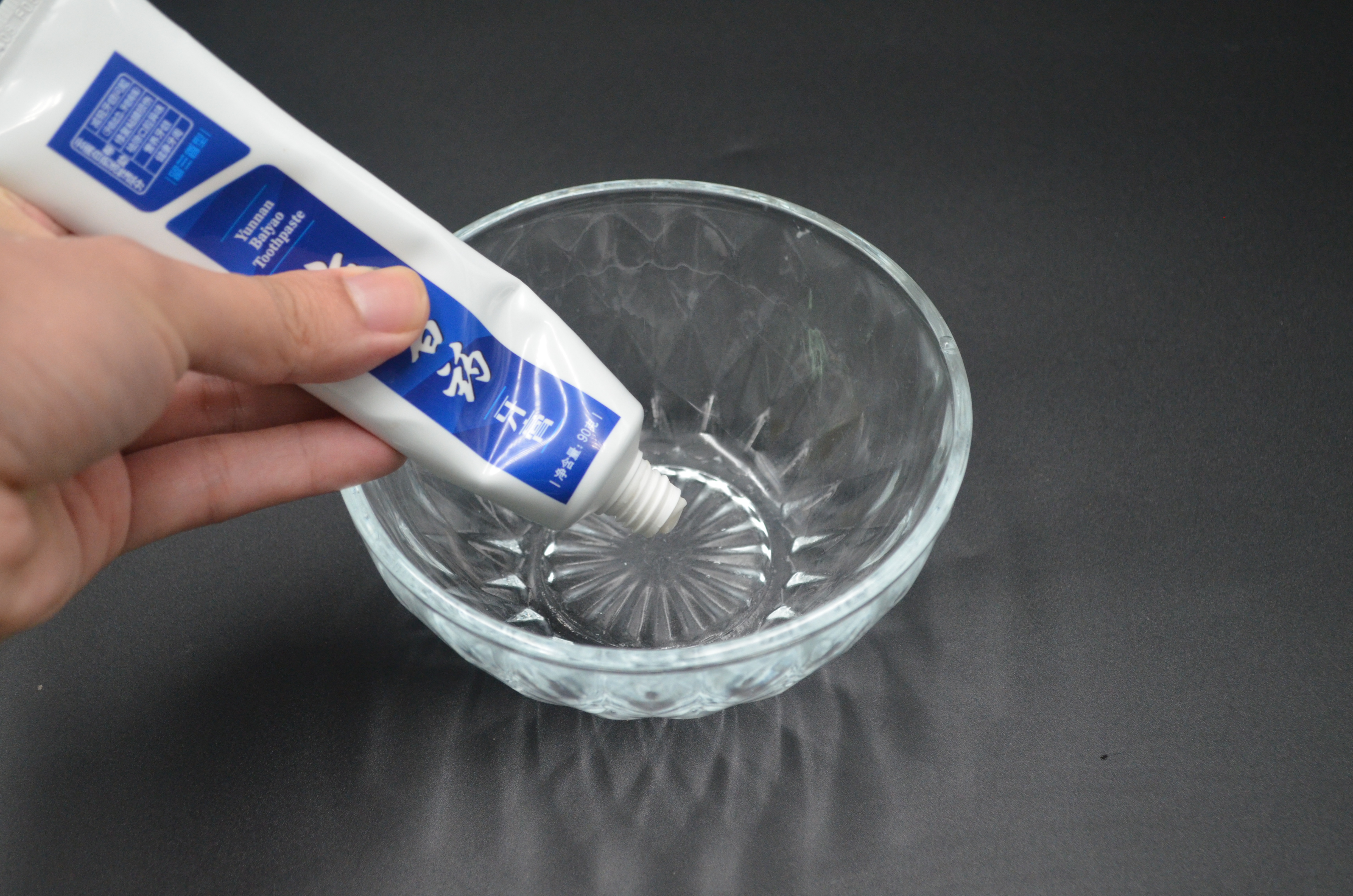 白鞋脏了不用水洗的方法,白鞋不用水洗怎么擦才干净