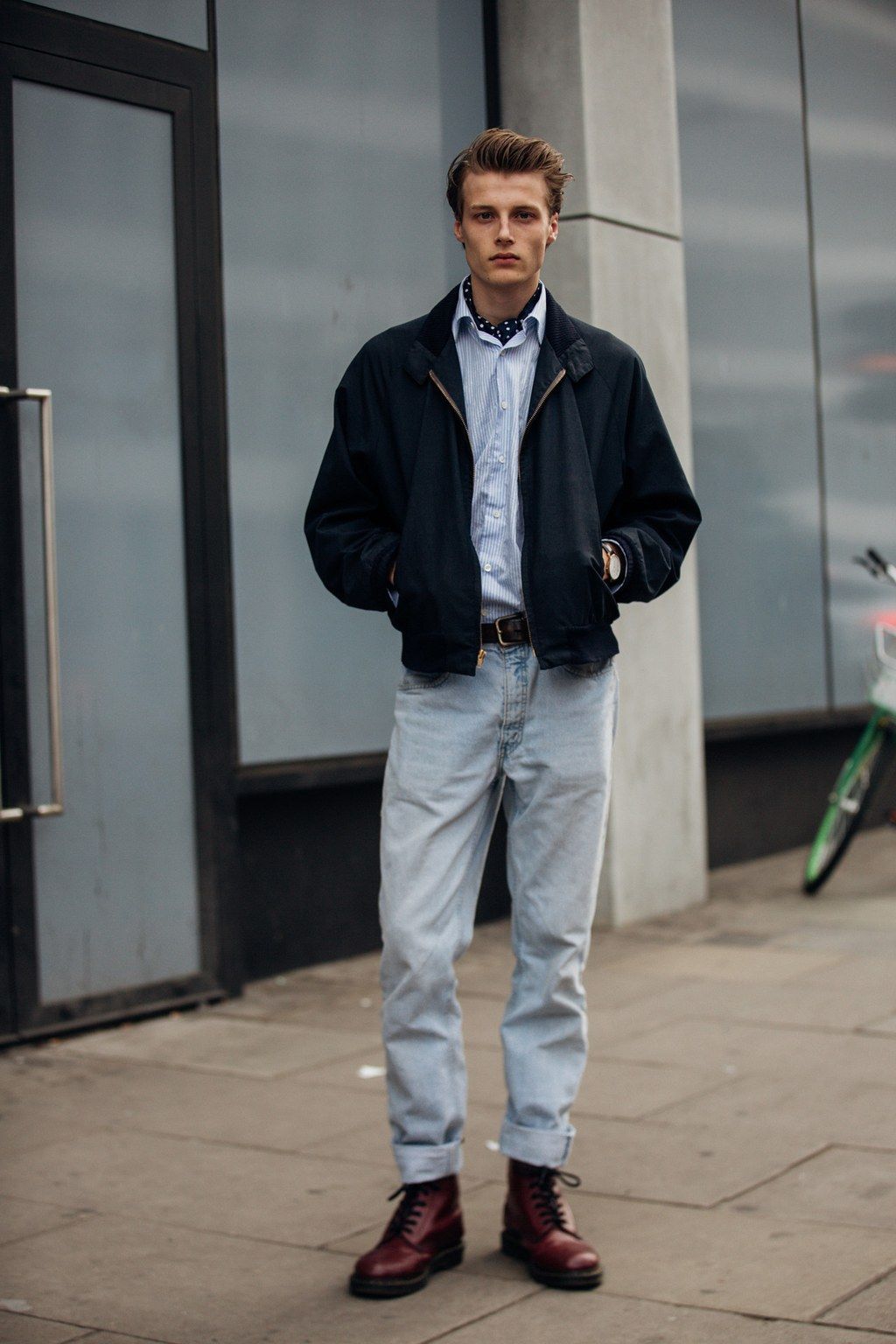 牛仔裤搭配鞋子女秋冬,秋冬怎么选牛仔裤