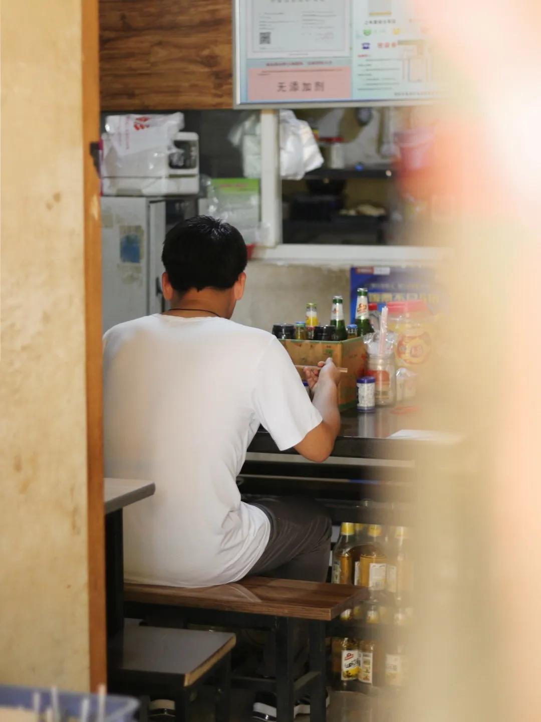 又香又臭的螺蛳粉太美味了,又臭又香螺蛳粉真的很好吃