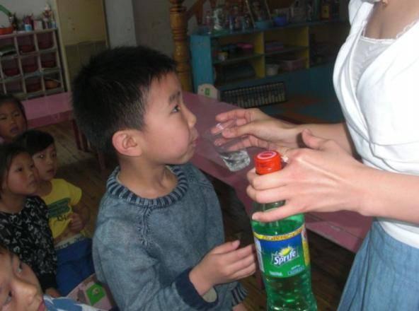 孩子嗓子有痰和孩子积食有关吗,儿童嗓子长鹅卵石状东西