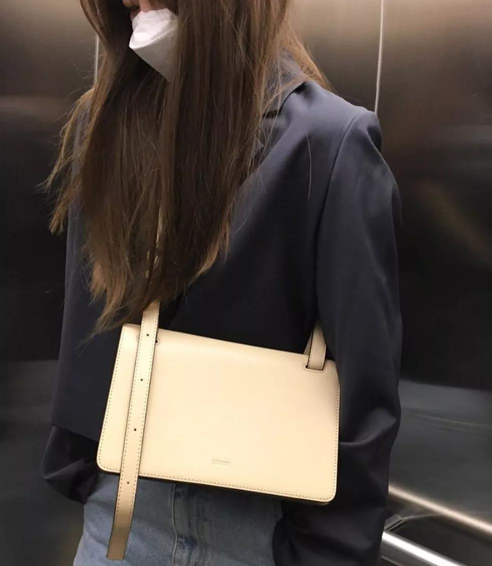 ins上有名的韩国独居博主,38岁独居全职博主