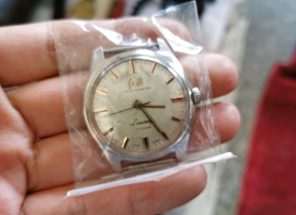 古玩市场古董表,逛古玩地摊淘到旧书