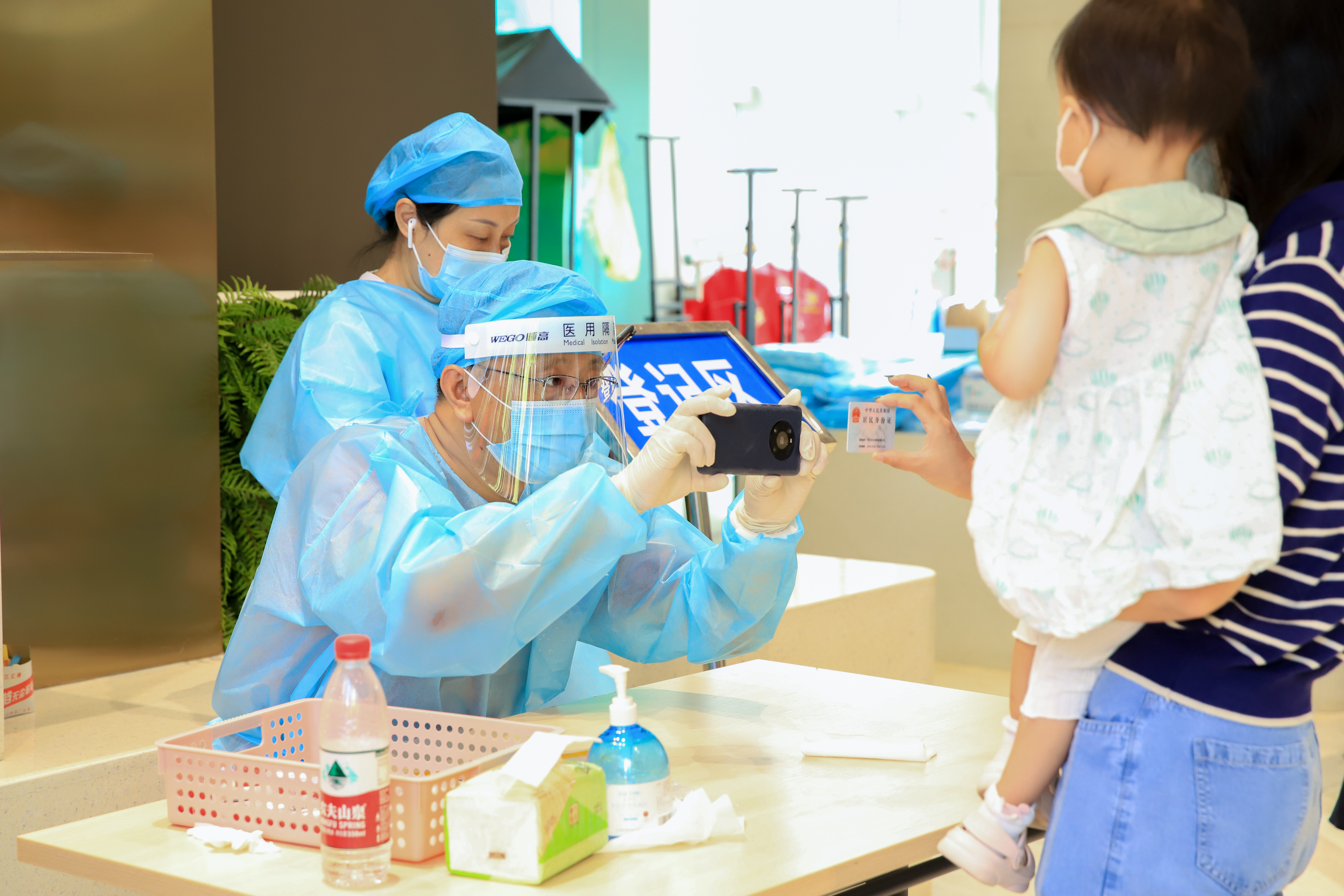 区街新闻｜70多幅照片记录世茂滨江社区辖内志愿者，南京感谢你们