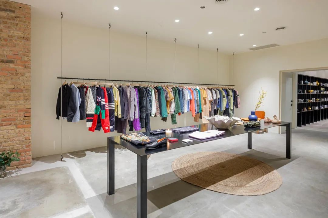 国潮在外国街头,国潮捡垃圾小孩图片