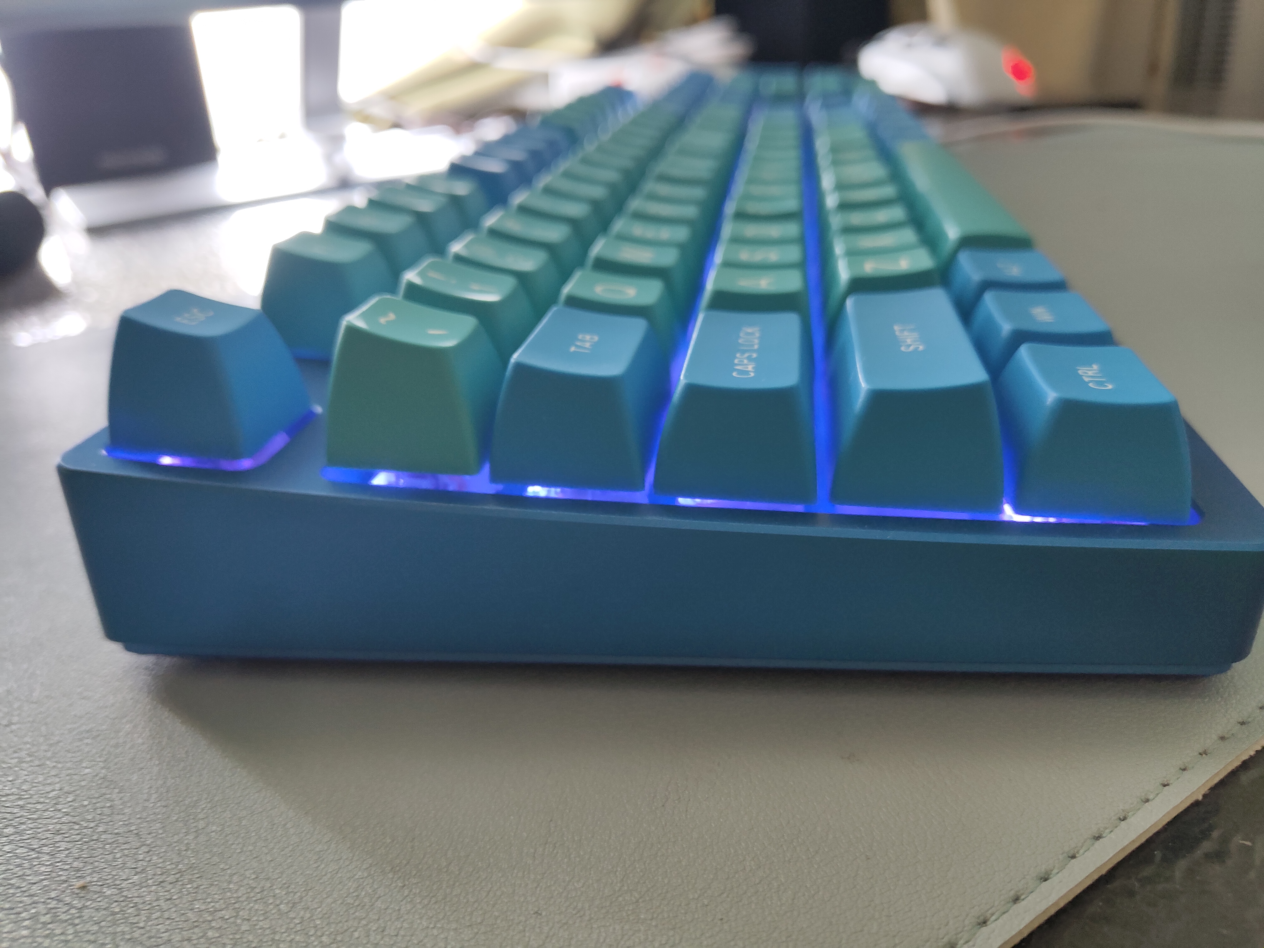 公认手感最好的机械键盘轴是什么,机械键盘樱桃轴与普通轴的区别