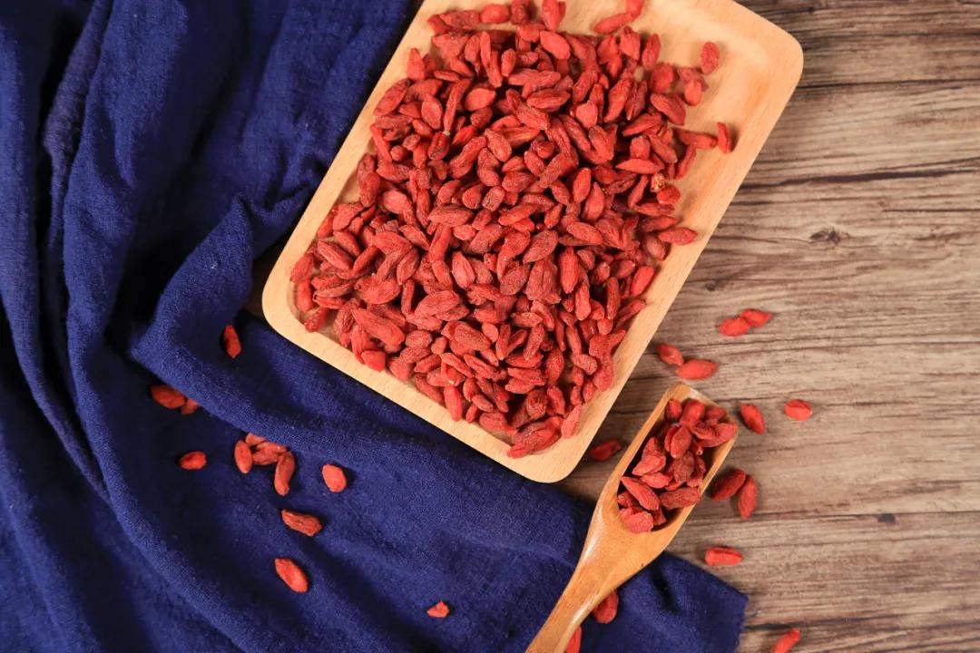 睡不踏实老是醒吃什么药,睡觉爱醒睡不踏实睡眠少怎么回事