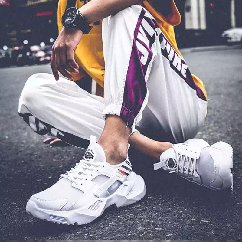 比较轻而且回弹和减震都不错的鞋,又软又帅又减震的鞋子推荐