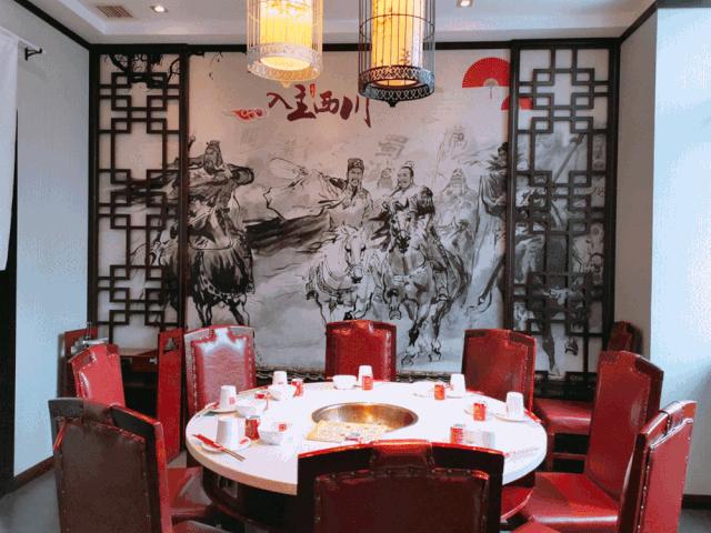 左手鲜香麻辣，右手尺颊生香！8荤6素~成都锦城大院火锅4人99元