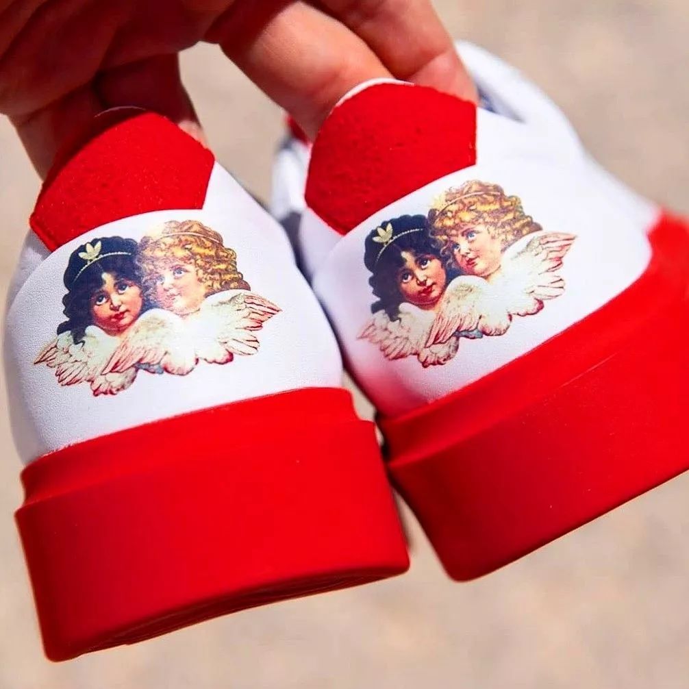 人间芭比lisa白色衣服跳舞,人间芭比lisa穿蓝衣服跳舞