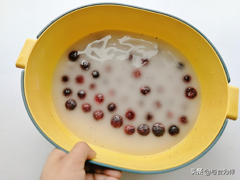 夏天的第一坛杨梅酒,杨梅酒怎么泡好喝又简单