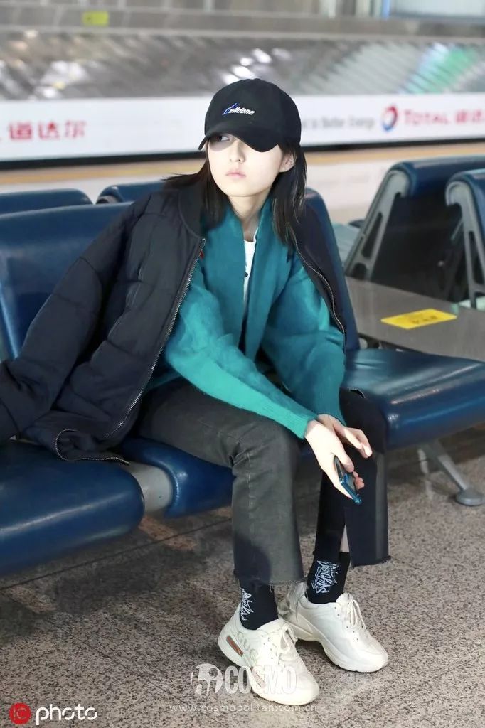 00后妹妹霸占年末荧屏却靠甜系穿搭霸占我的心