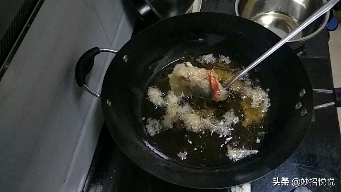 炸过东西的黑油怎样变成干净的油,炸剩的黑油怎么处理