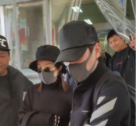 赵丽颖顺利产子是顺产吗,赵丽颖产子出院着装