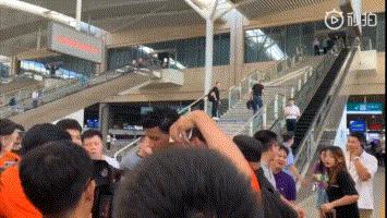 中国足球谢场感动视频,中国足球送行