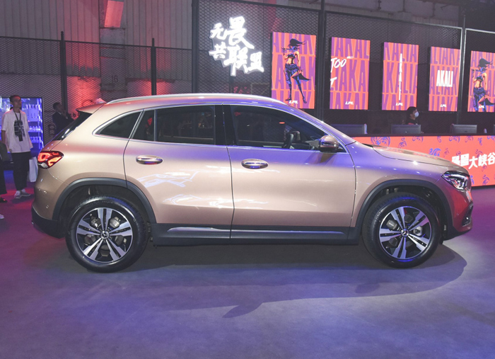 奔驰glasuv落地多少钱,奔驰gla200值得买吗