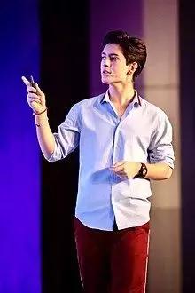 英国年轻霸道总裁,英国的开挂人生