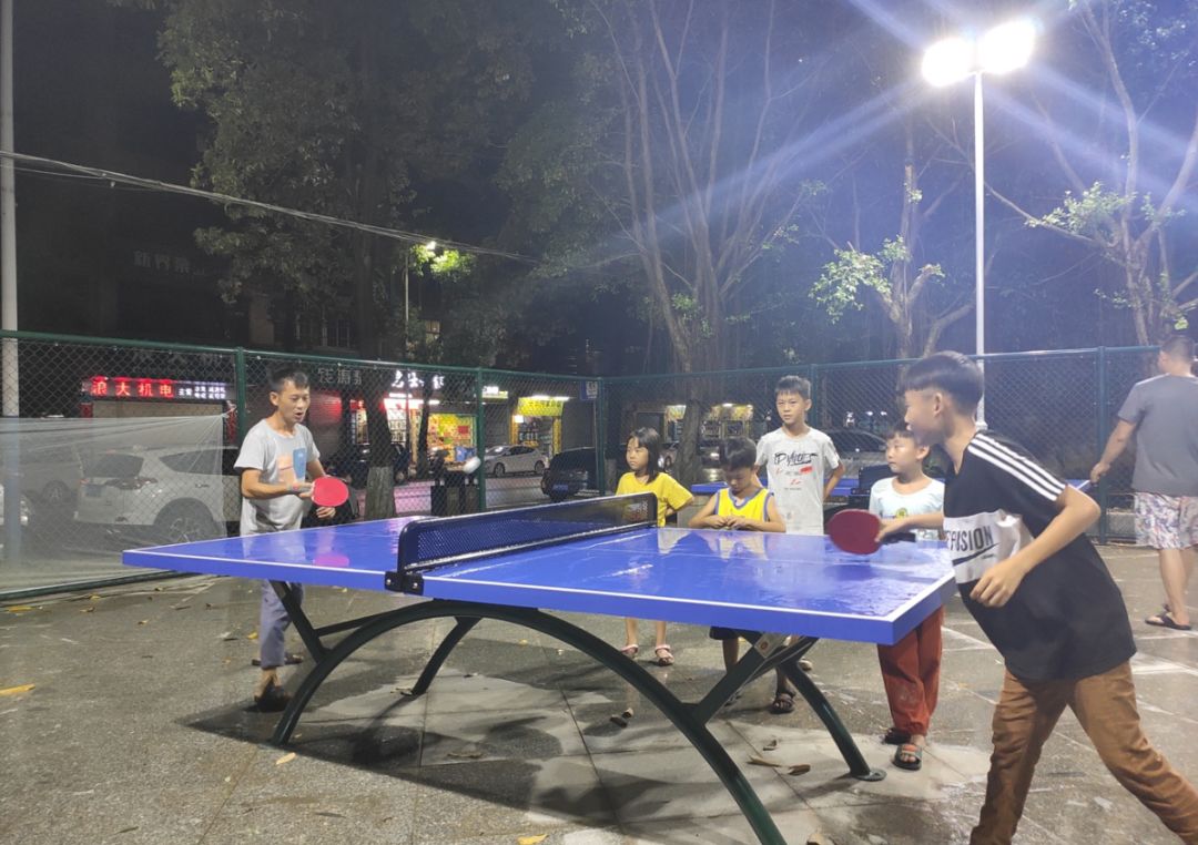 家门口的健身场地正式投入使用,家门口健身有了好去处