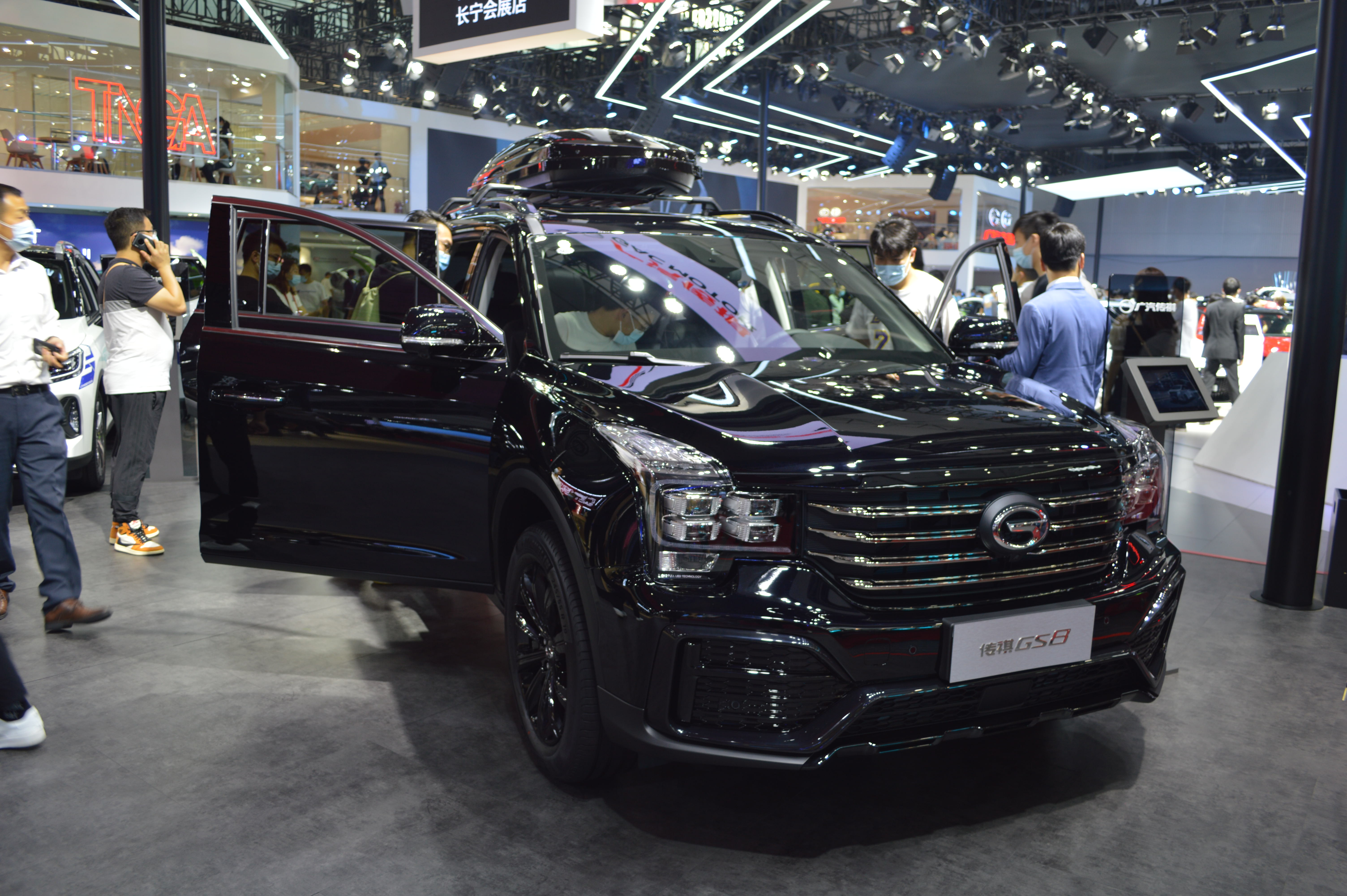 广州车展车模小姐姐,2019上海国际车展广汽传祺车模